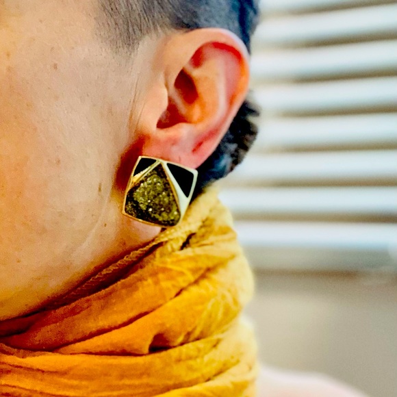 Lapor Gold Tone and Enamel Emerald Green and. Black Earrings. - Picture 5 of 5